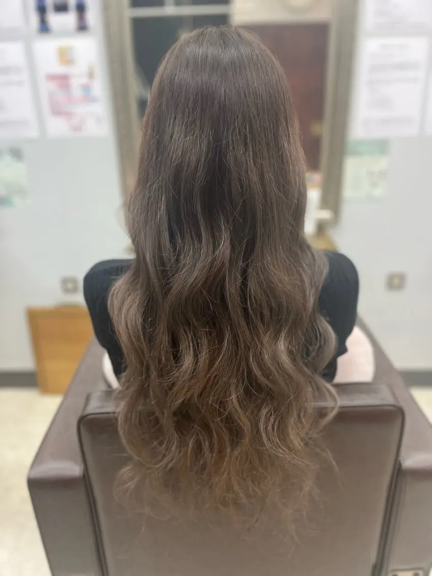 ロング カラー ハイライトカラー ハイライト 産休の為お休みです! 小島凜のヘアスタイル