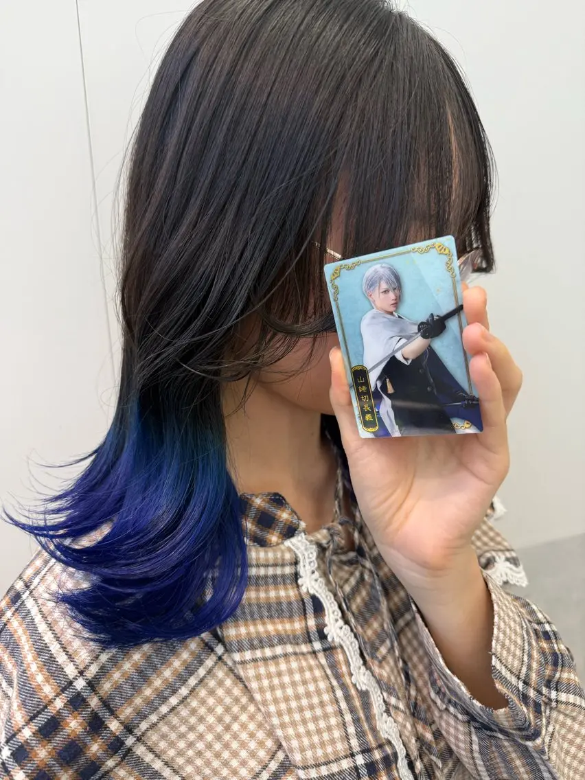 ミディアム カラー ブリーチ ブルーカラー ケアブリーチ ダブルカラー ヘアカラー インナーカラー 推し ブリーチ 髪質改善のヘアスタイル