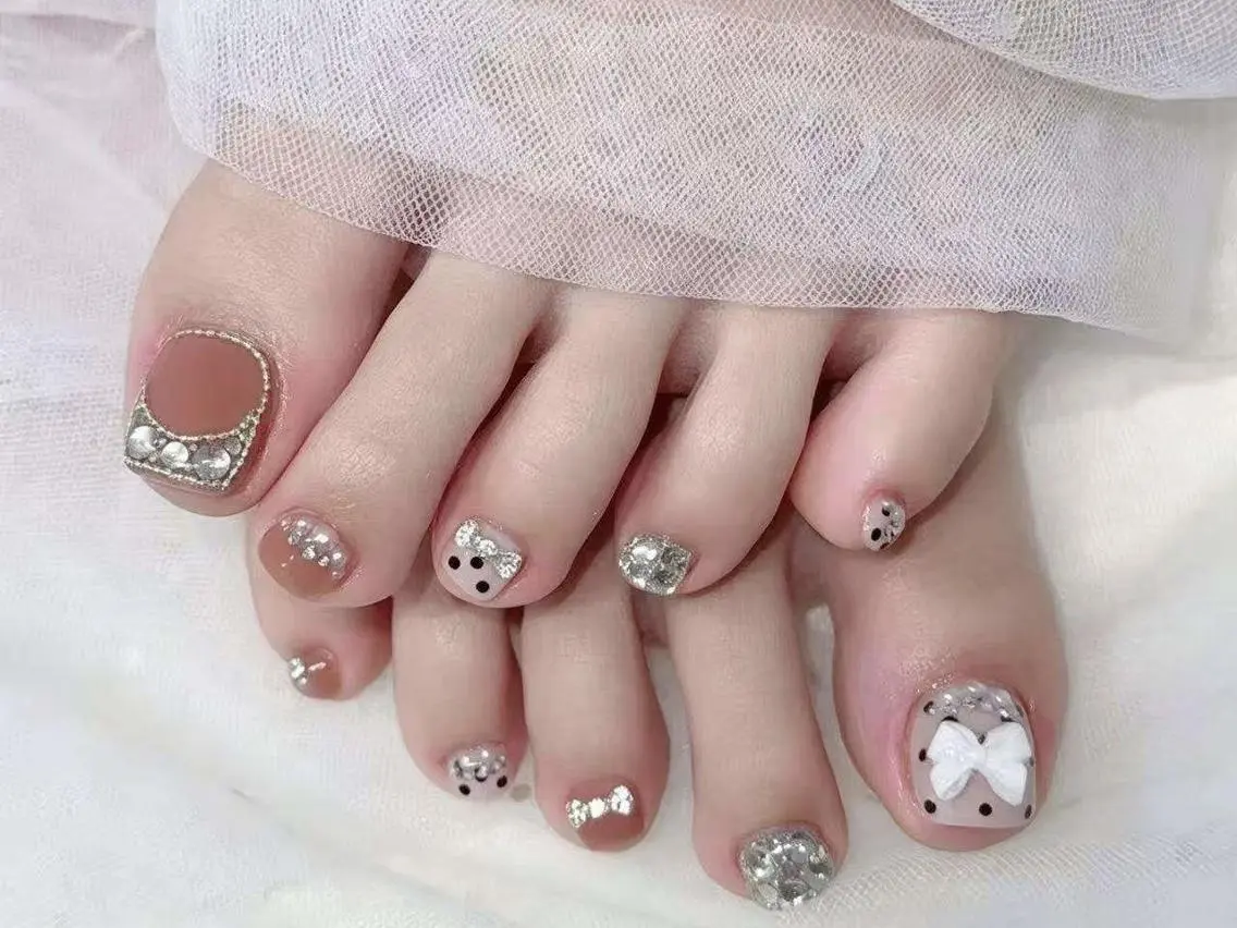 ネイル フレンチネイル ジェルネイル ガラスフレンチ 韓国ネイル マグネットネイル フットネイル ハンドケア The Nail 新大久保店のネイルデザイン