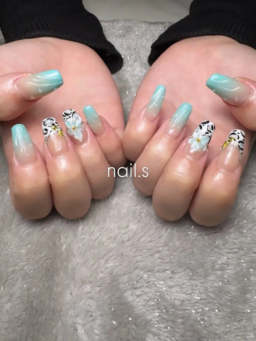 ネイル フレンチネイル グラデーション ぷっくりネイル 夏ネイル ハンドネイル nail.s misatoのネイルデザイン