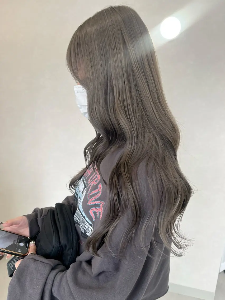 ロング カラー ヘアカラー 長山 茉白のヘアスタイル