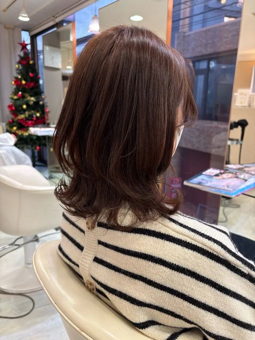 ミディアム ピンクブラウン 外ハネヘア 鬼澤 なお子のヘアスタイル
