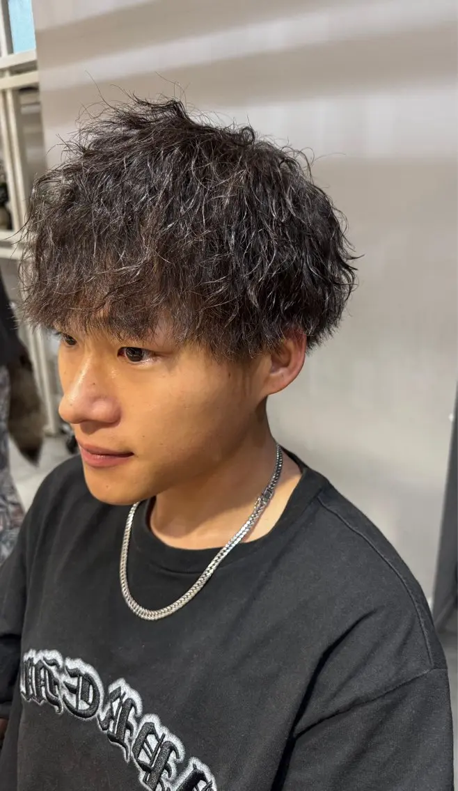 ミディアム パーマ メンズ マッシュ カット パーマ トリートメント 似合う髪型が 分からない方へのヘアスタイル