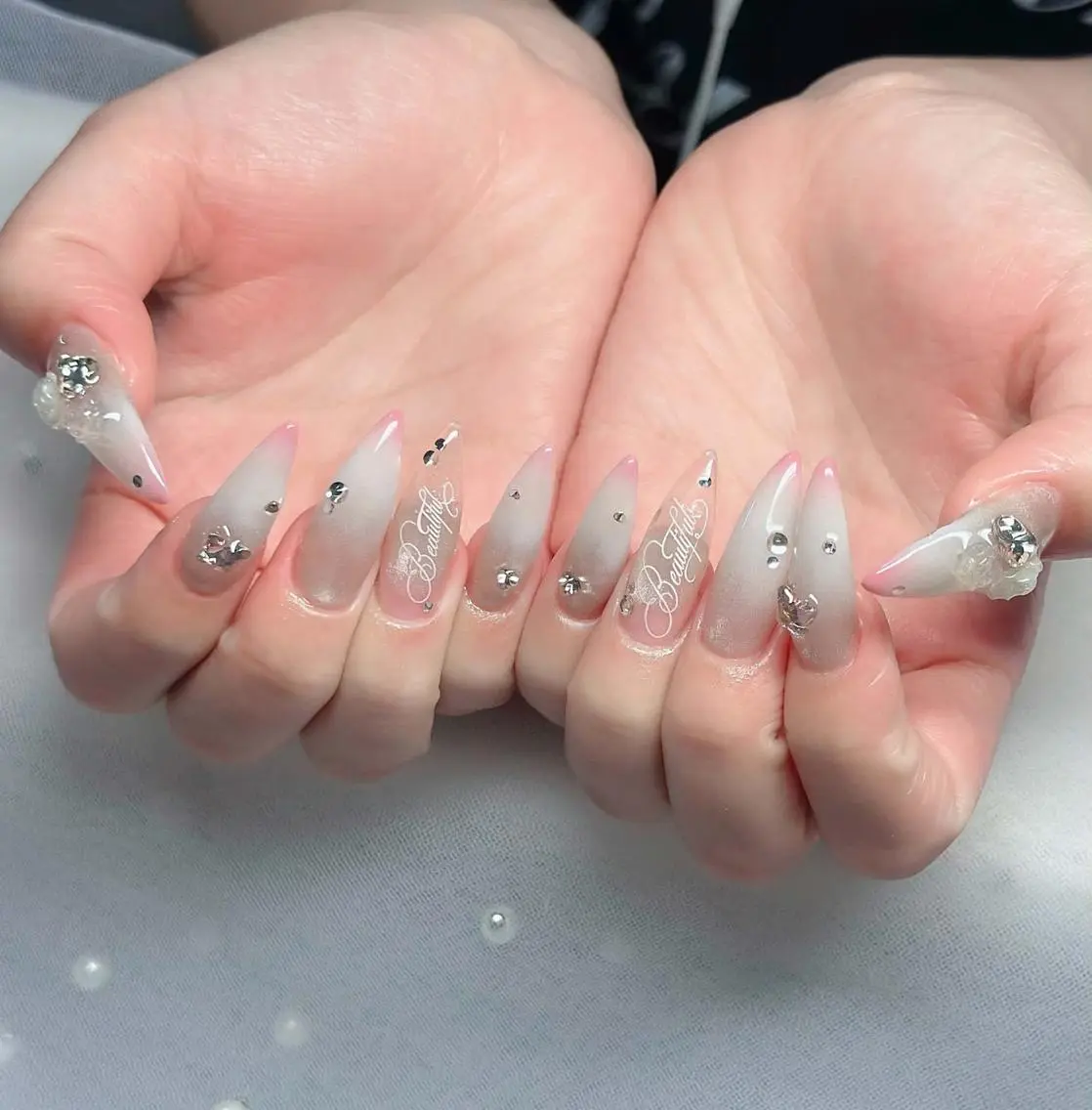 ネイル オーロラネイル フレンチネイル ジェルネイル ハロウィン キラキラネイル ハンドネイル Sakura h.babynailのネイルデザイン