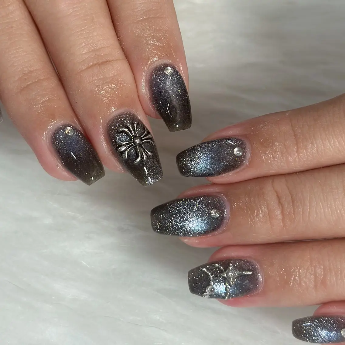 ネイル ハンドネイル フットネイル LAVISH nanamiのネイルデザイン