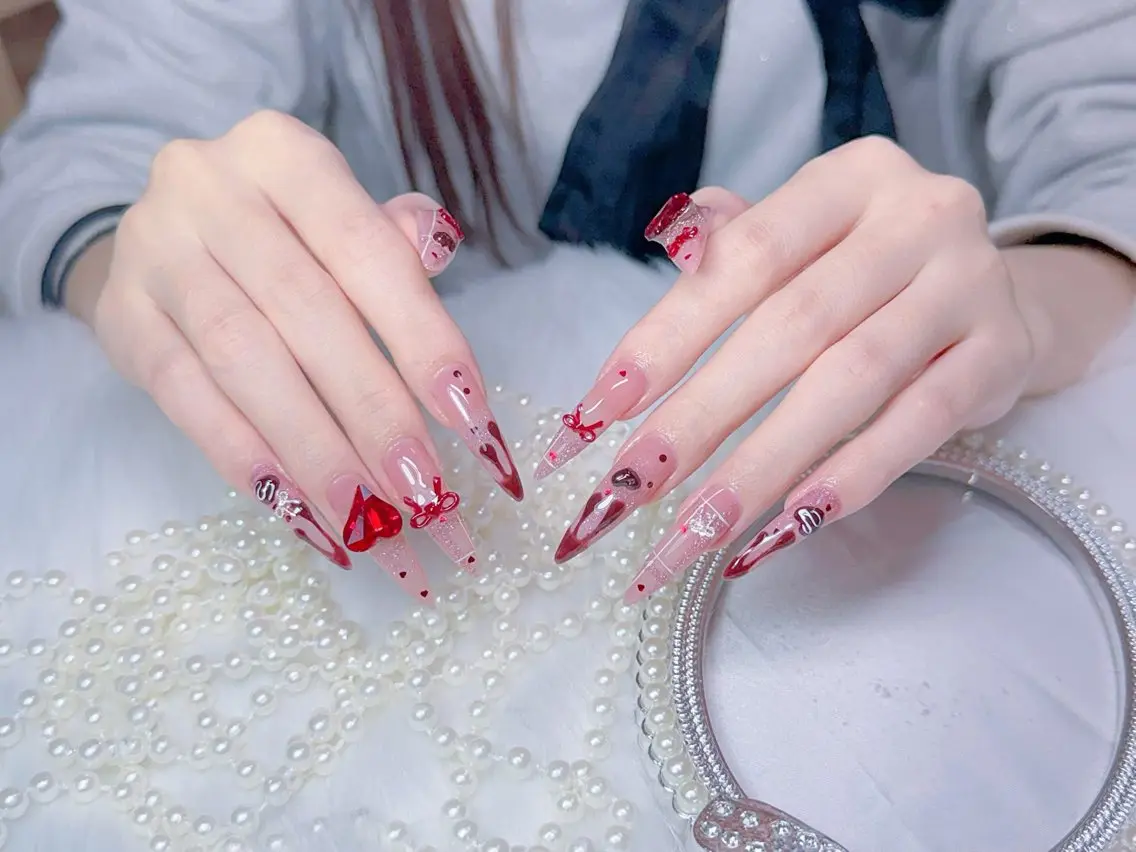 ネイル ガーリー ハート 韓国ネイル ロングネイル 持ち込み ハンドネイル ごほうび ネイルのネイルデザイン