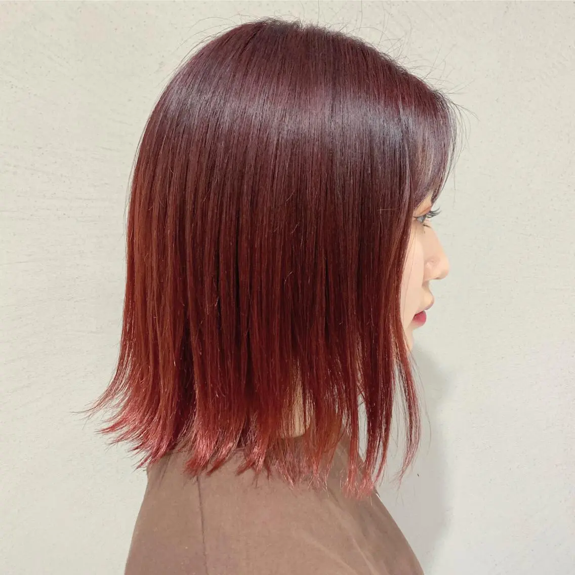 ミディアム カラー ブリーチ グラデーションカラー レッドカラー minami🪷 暖色カラーのヘアスタイル