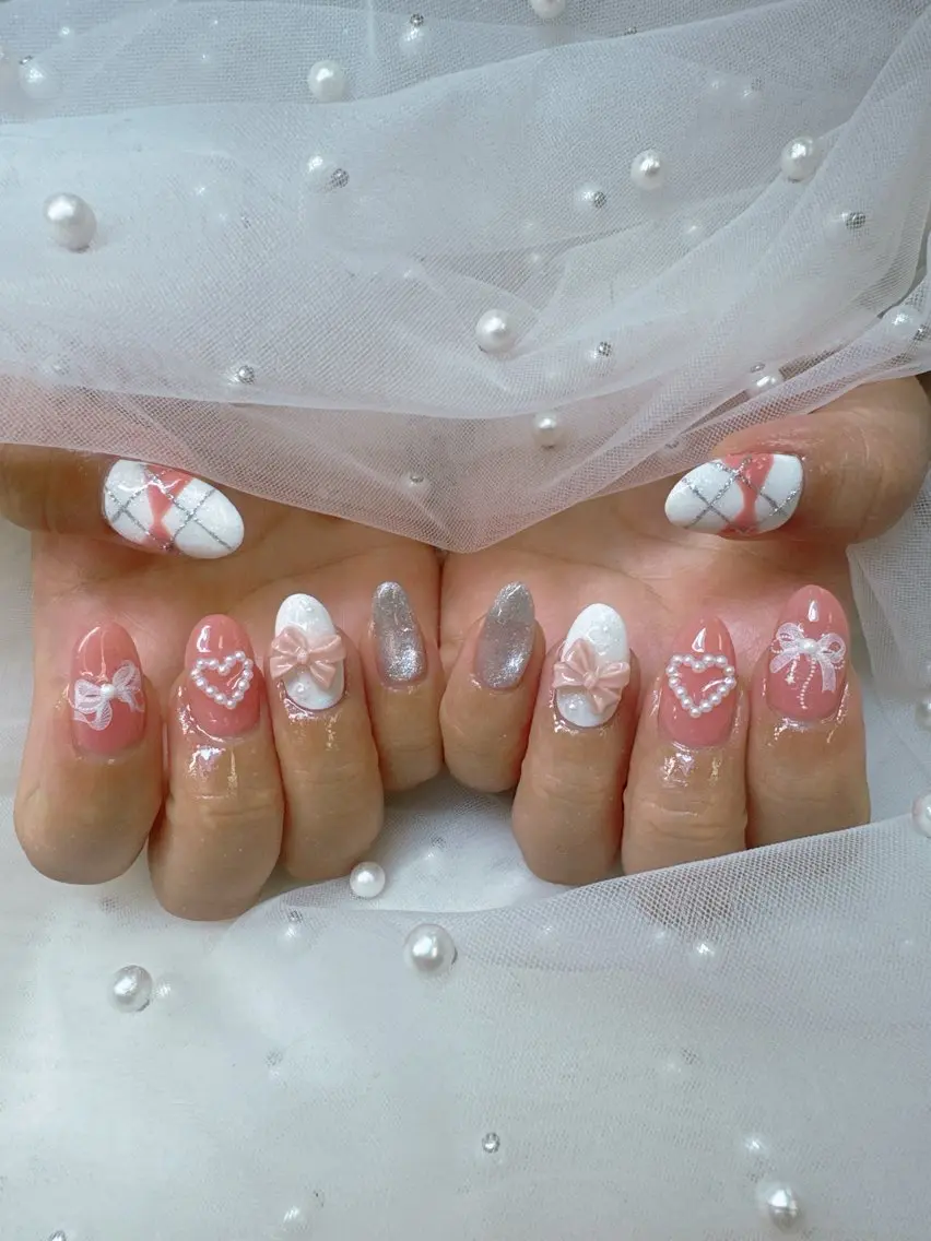 ネイル 成人式 フレンチネイル ジェルネイル ガラスフレンチ キラキラネイル ハンドネイル Queeens nailのネイルデザイン