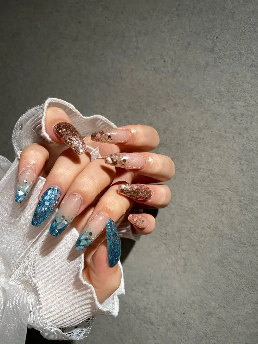 ネイル I-nailロング /ワンホン/キラキラのネイルデザイン