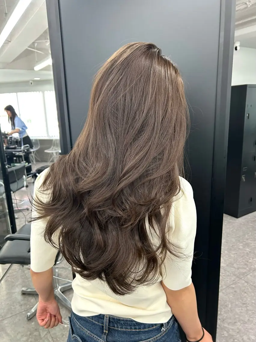 ミディアム カラー ベージュカラー ブリーチ ブリーチなしカラー オリーブベージュ ハイトーンボブ /tasukuのヘアスタイル