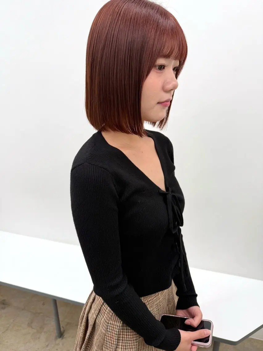 ミディアム カラー パープルカラー レッドカラー ボブ kaN./ボブ /髪質改善ストレートのヘアスタイル