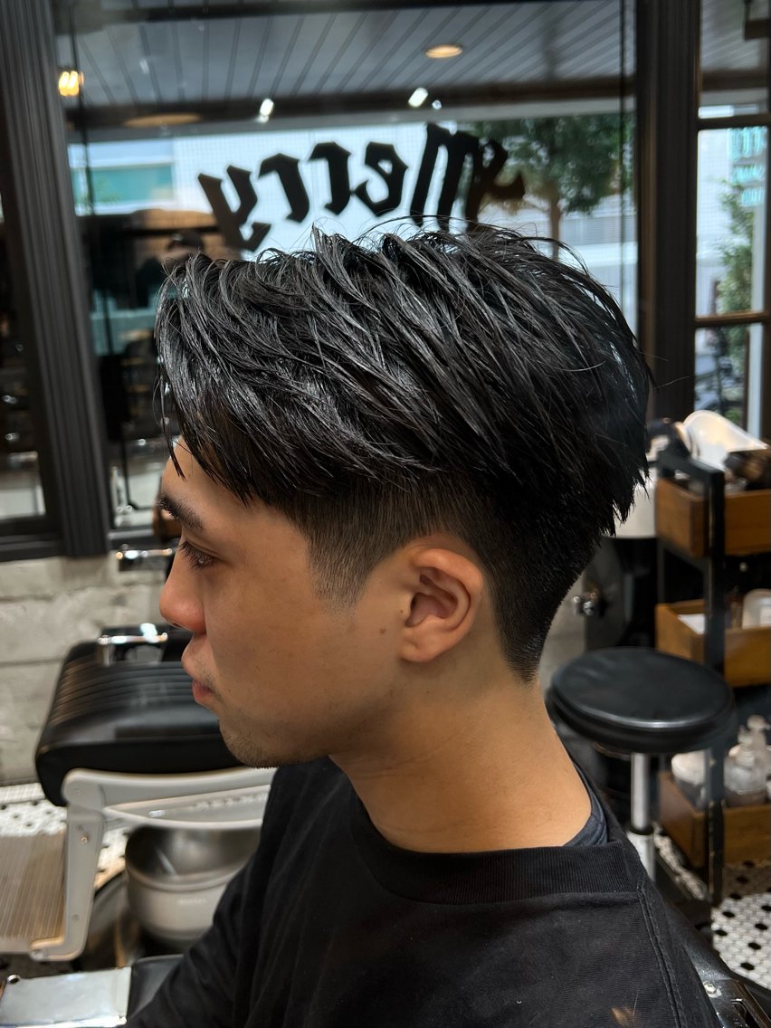 メンズ センターパート フェードカット ツーブロック 刈り上げ カット 指名No.1💥 ユウトのヘアスタイル
