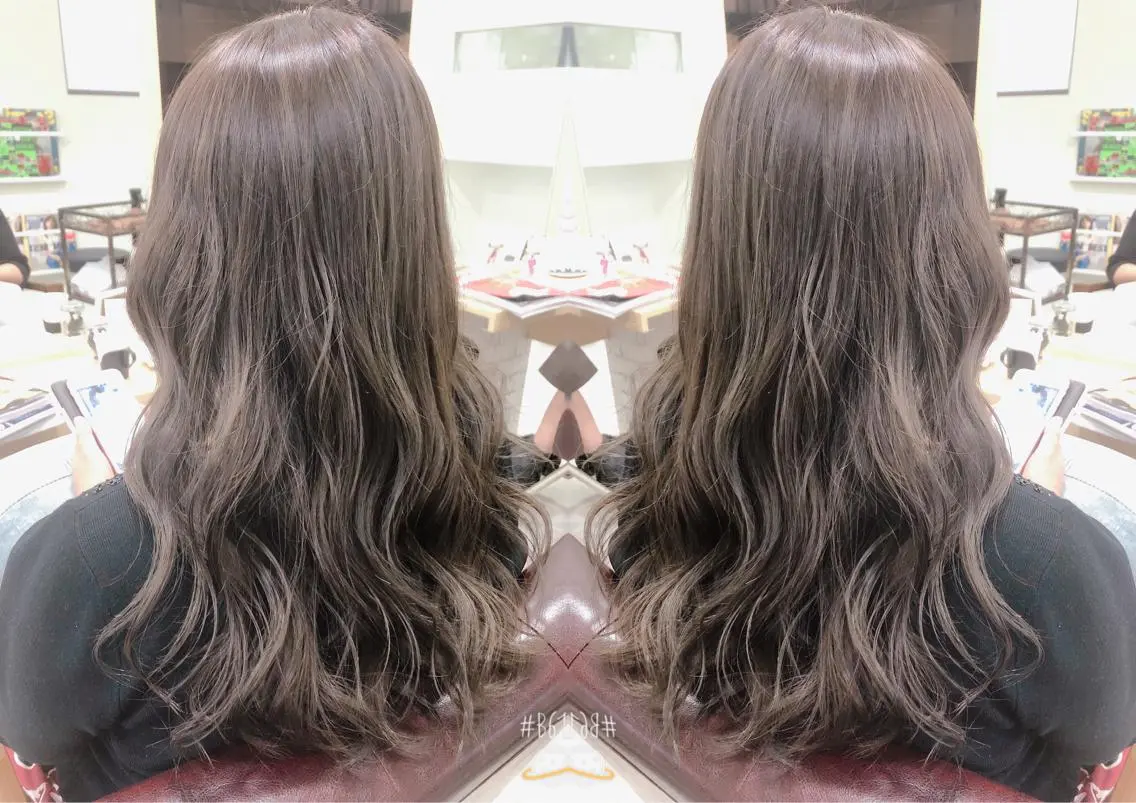 ロング カラー グレージュ ハイライトカラー イルミナカラー ハイライト 【eimee】 店長✂️TAKUMAのヘアスタイル
