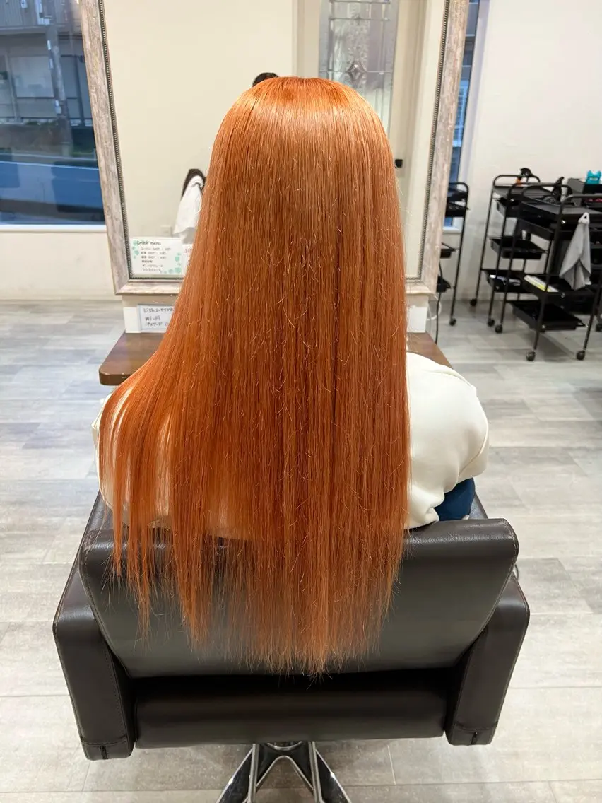 カラー ブリーチ オレンジ 白田 妃美希のヘアスタイル