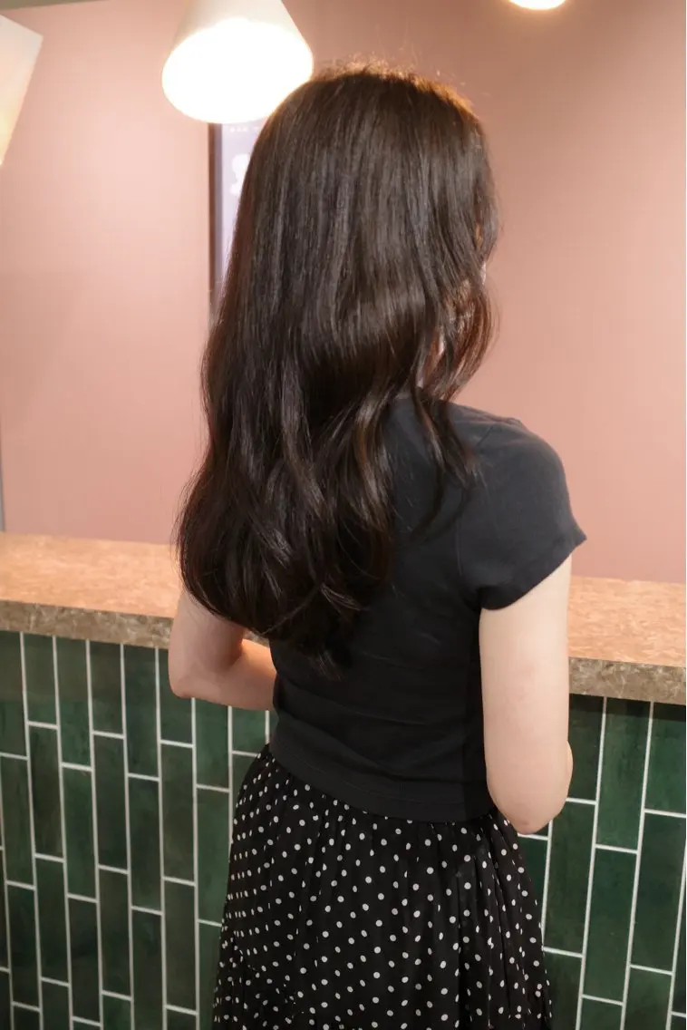 ロング ヘアカラー トリートメント 渡邊萌衣/赤み消し/ 透明感/暖色カラーのヘアスタイル