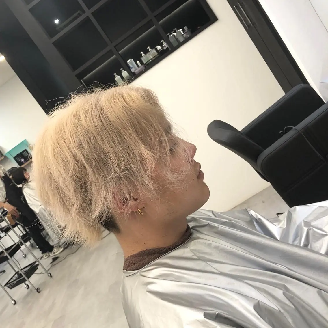 カラー ヘアアレンジ メンズ ショートボブ シールエクステ メンズバレイヤージュ メンズハイライト バレイヤージュ アンドウ ユウ/ レイヤーカット/韓国のヘアスタイル