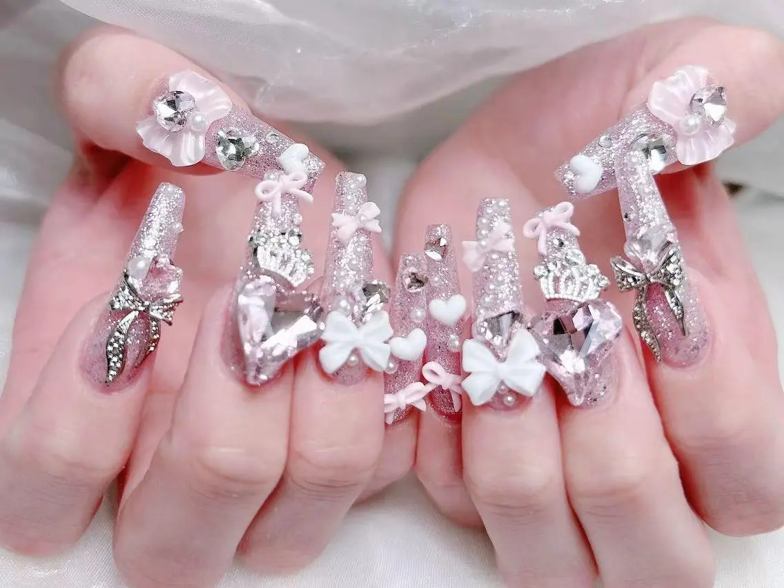 ネイル 長さ出し キラキラネイル 韓国ネイル ロングネイル マグネットネイル ハンドネイル ハンドケア Yuki🌸 nailのネイルデザイン
