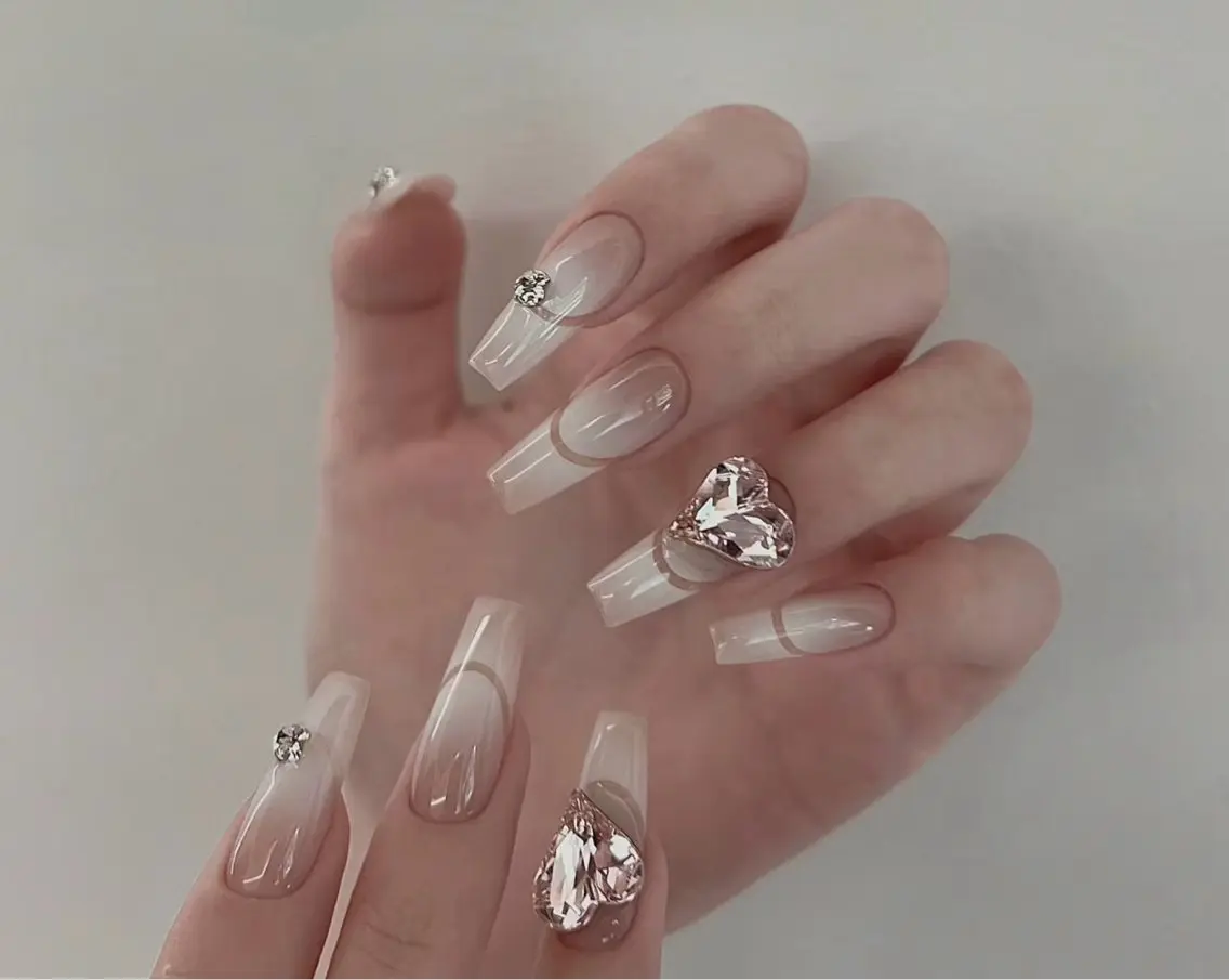 ネイル オーロラネイル 長さ出し フレンチネイル ジェルネイル ガラスフレンチ ハンドネイル 🌟桜beauty 🌟プロ ネイリストのネイルデザイン