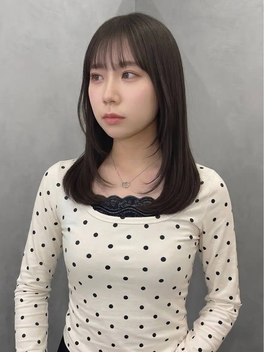 セミロング カラー ベージュカラー ブリーチ ブラウンカラー ショコラブラウン ショコラグレージュ 吉田勇人🩶レイヤー •透明感カラー•暗髪のヘアスタイル