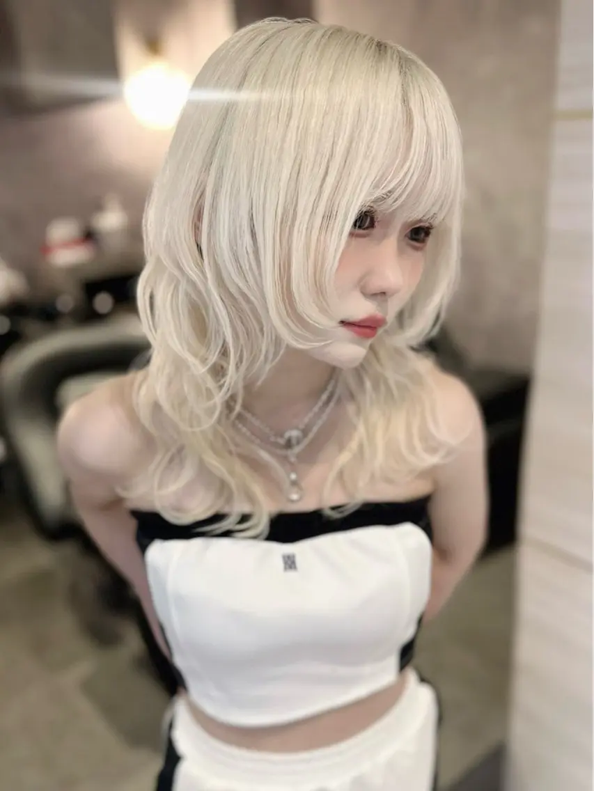 セミロング くびれヘア 顔周りカット ヨシンモリ 韓国風ヘア レイヤーカット ヘアカラー トリートメント 🦋高瀬寛菜🦋 韓国/ブリーチのヘアスタイル