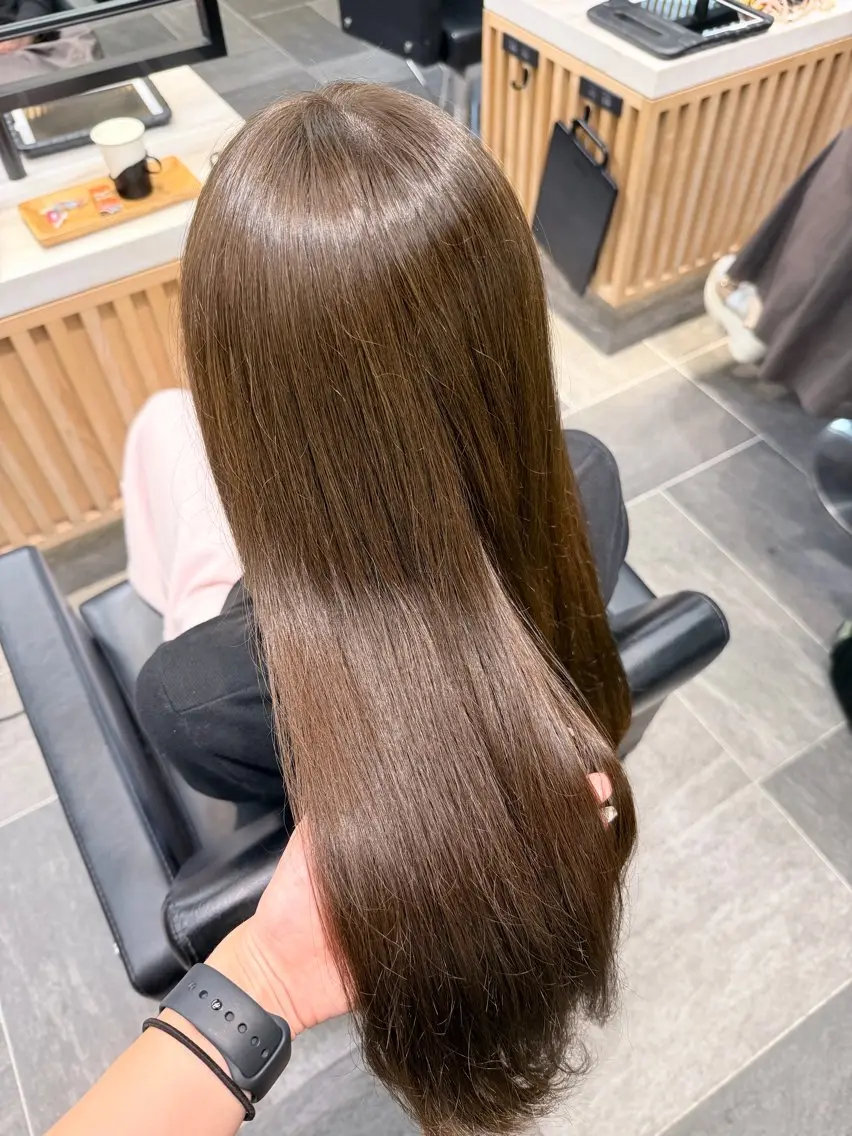 ロング カラー アッシュ ベージュカラー ミント ミントベージュ オリーブアッシュ カット ヘアカラー トリートメント 𝑺𝒂𝒌𝒊 🩶マンツーマン施術のヘアスタイル