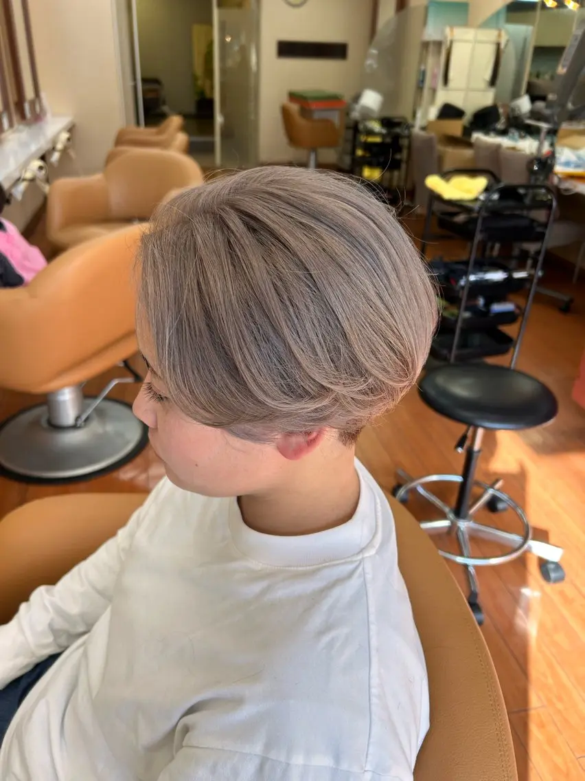 ショート ヘアカラー 濱川 良栄のヘアスタイル