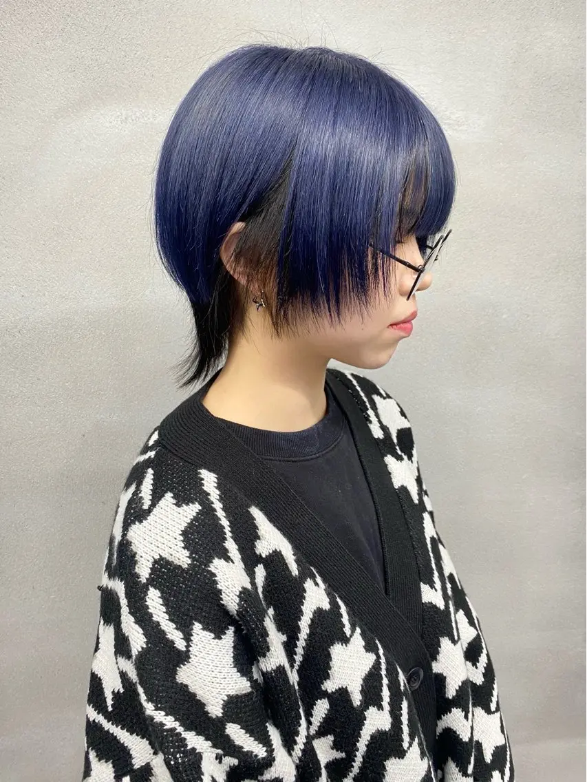 ショート カラー ブリーチ ブルーカラー デザインカラー イヤリングカラー インナーカラー ヘアカラー トリートメント 柏 デザインカラー/ レイヤー🐣シオリのヘアスタイル
