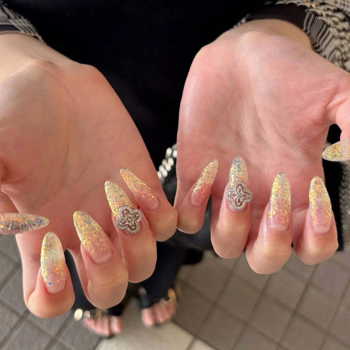 ネイル ラメ(グリッター) ラメグラデーション ロングネイル 東 咲良のネイルデザイン