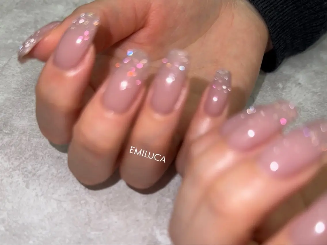 ネイル フラッシュネイル ワンカラーネイル ビューティーサロン EMILUCAのネイルデザイン