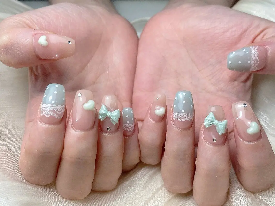 ネイル チークネイル フレンチネイル ジェルネイル ガーリー キラキラネイル ハンドネイル UM Nail Salonのネイルデザイン