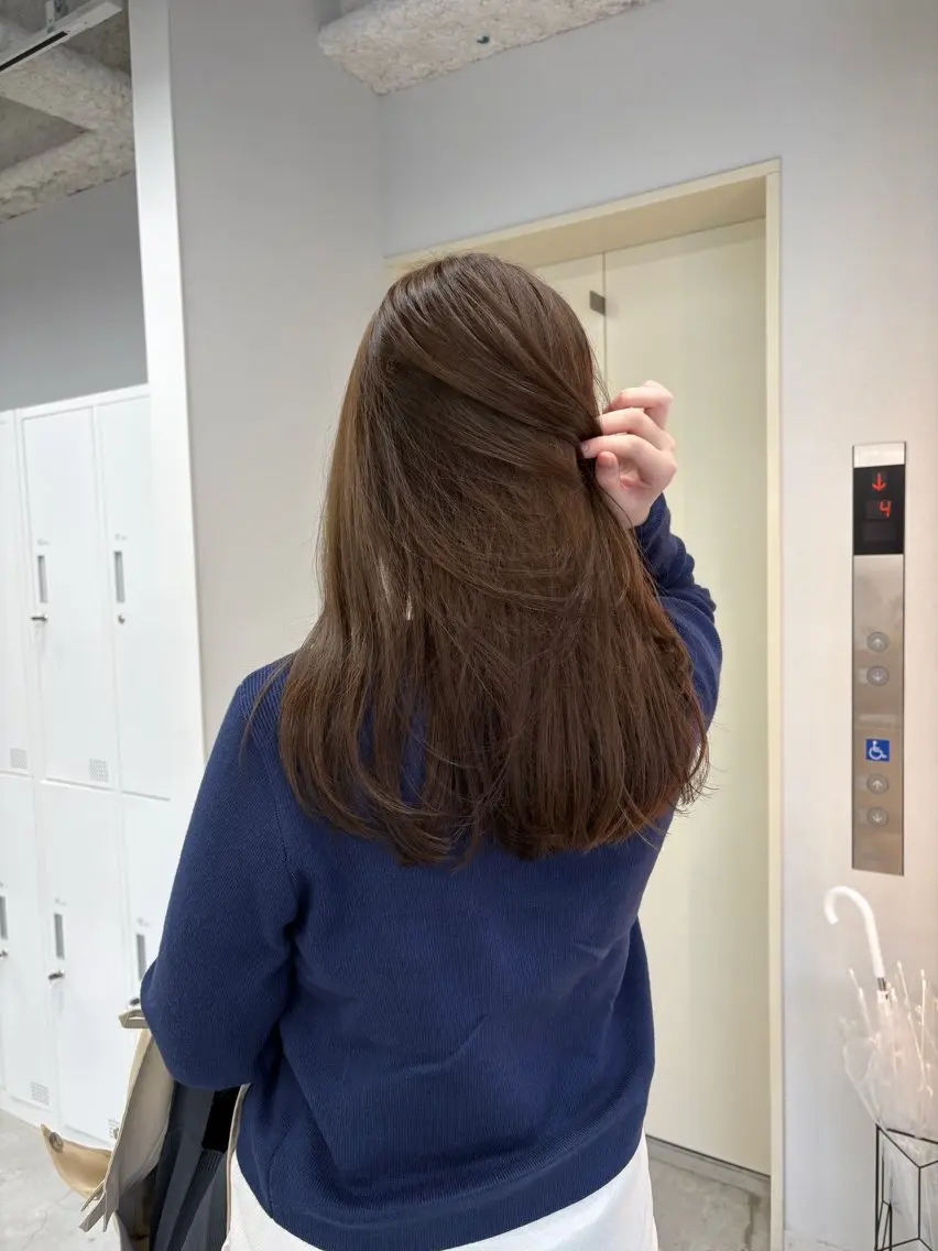 ミディアム カット ヘアカラー トリートメント ブリーチなし透明感 🪄aoi🤎のヘアスタイル