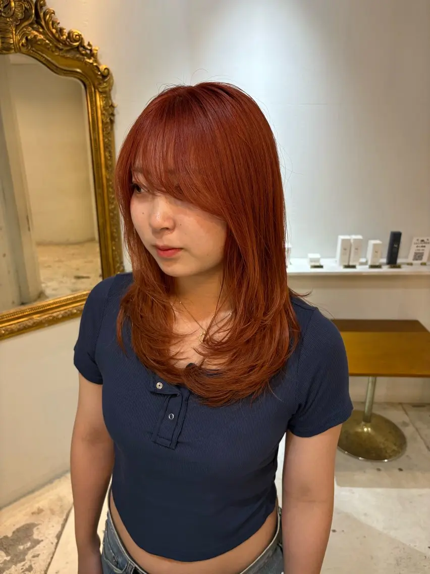 セミロング レイヤーカット 🩶ハイトーン🖤 URARAのヘアスタイル