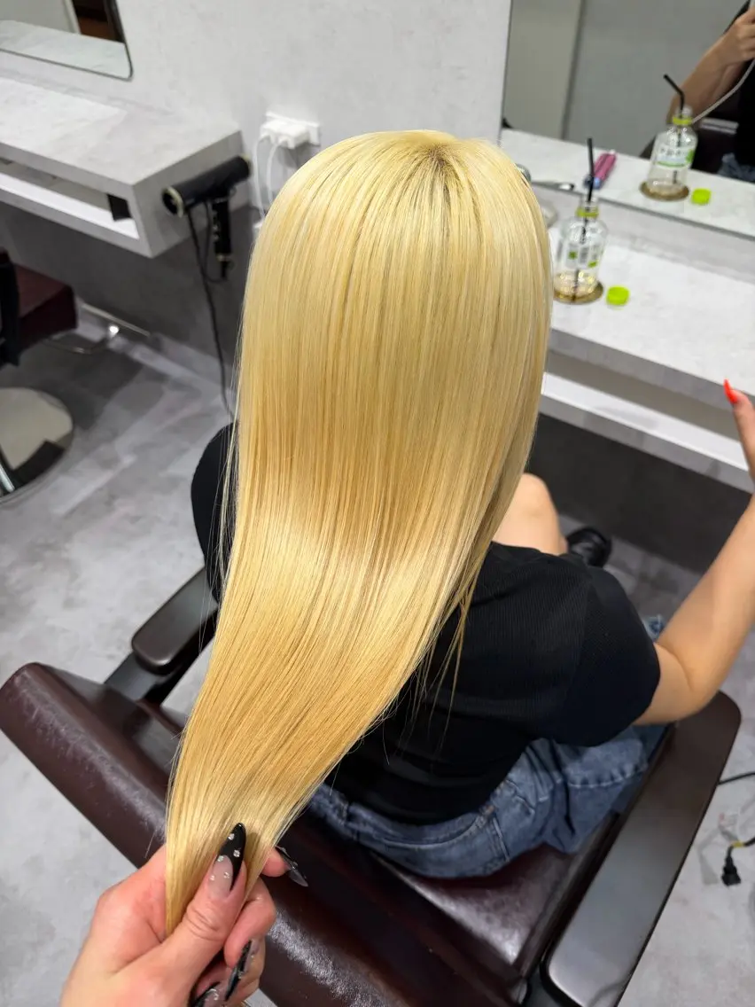 ロング カラー 抜きっぱなしブロンド ブロンド ヘアカラー 🎀ハイトーン カラー/宮澤 希🎀のヘアスタイル