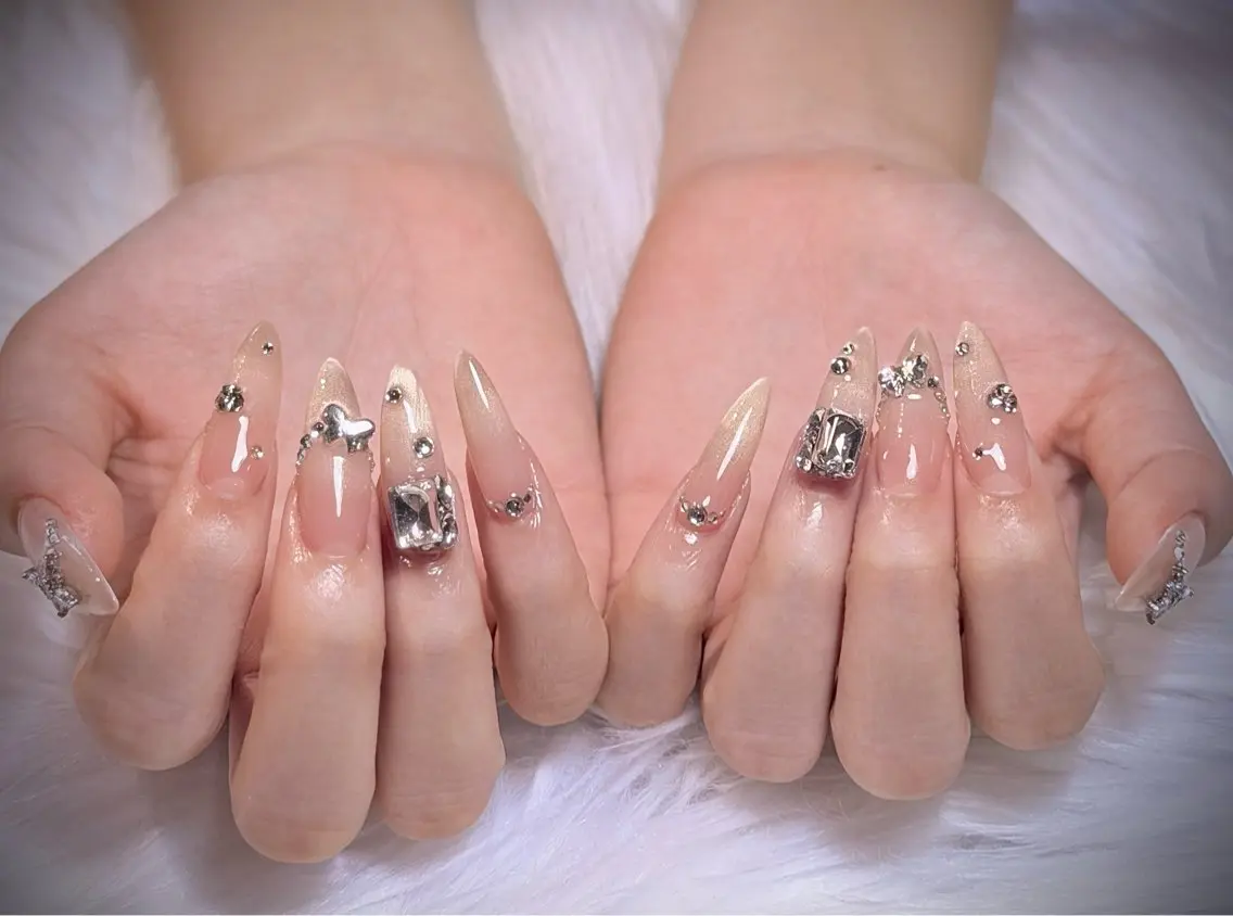ネイル オーロラネイル チークネイル フットネイル フレンチネイル ジェルネイル ハンドネイル Nichi Nailsのネイルデザイン