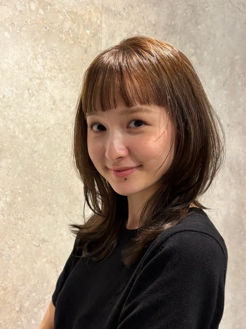 ミディアム カット ヘアカラー 杉井 響のヘアスタイル