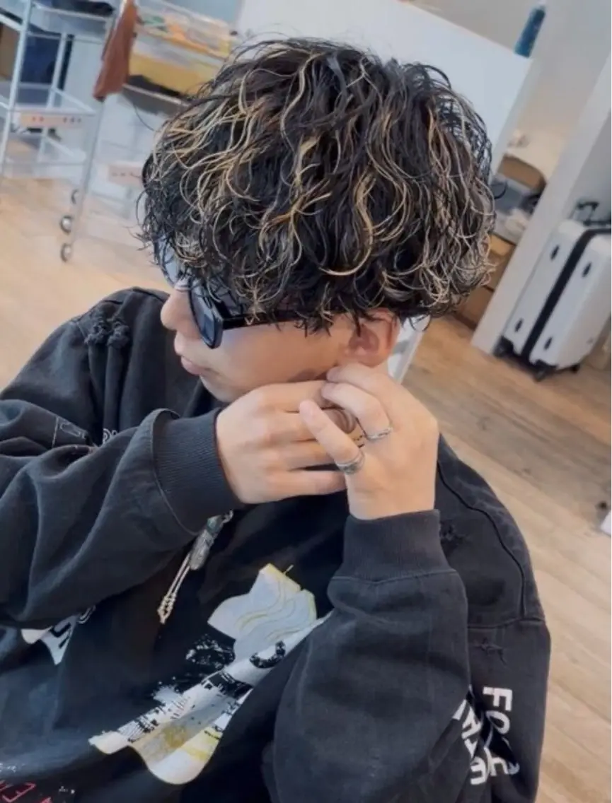 パーマ メンズ 中谷海里/フェザー パーマ/スパイキーのヘアスタイル