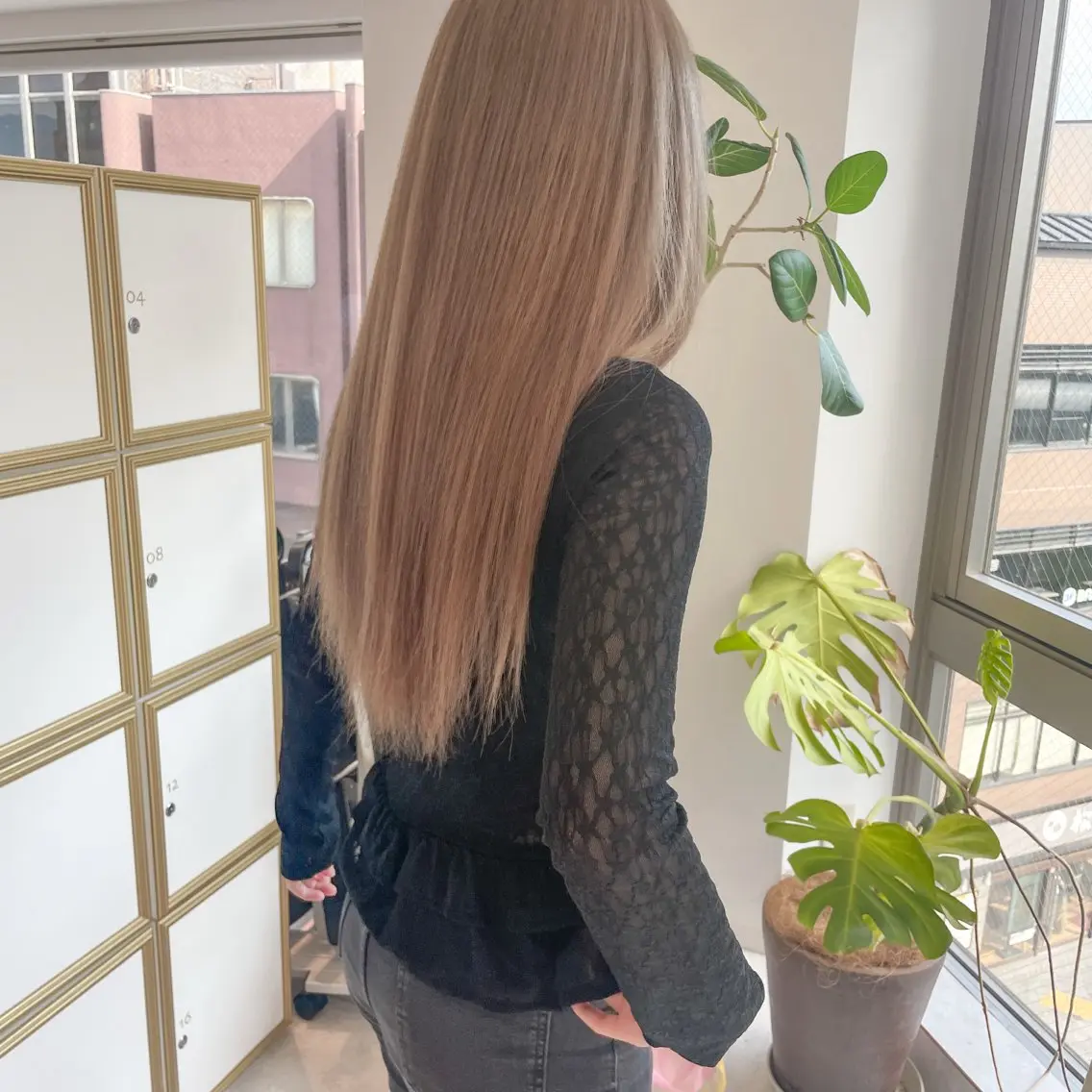 ロング カラー ベージュカラー ブリーチ ミルクティーベージュ カット ヘアカラー 似合わせヘア🤍 面田法子のヘアスタイル