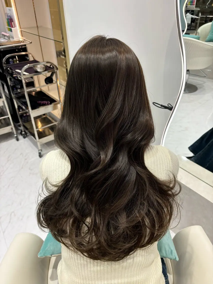 ロング カラー ブリーチ 透明感カラー グレージュ ブリーチなしカラー オリーブグレージュ 後藤 瑠菜のヘアスタイル