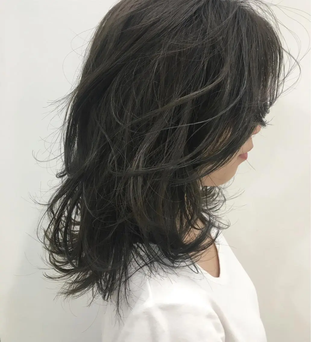 セミロング カラー グレージュ イシマル ナオヤのヘアスタイル
