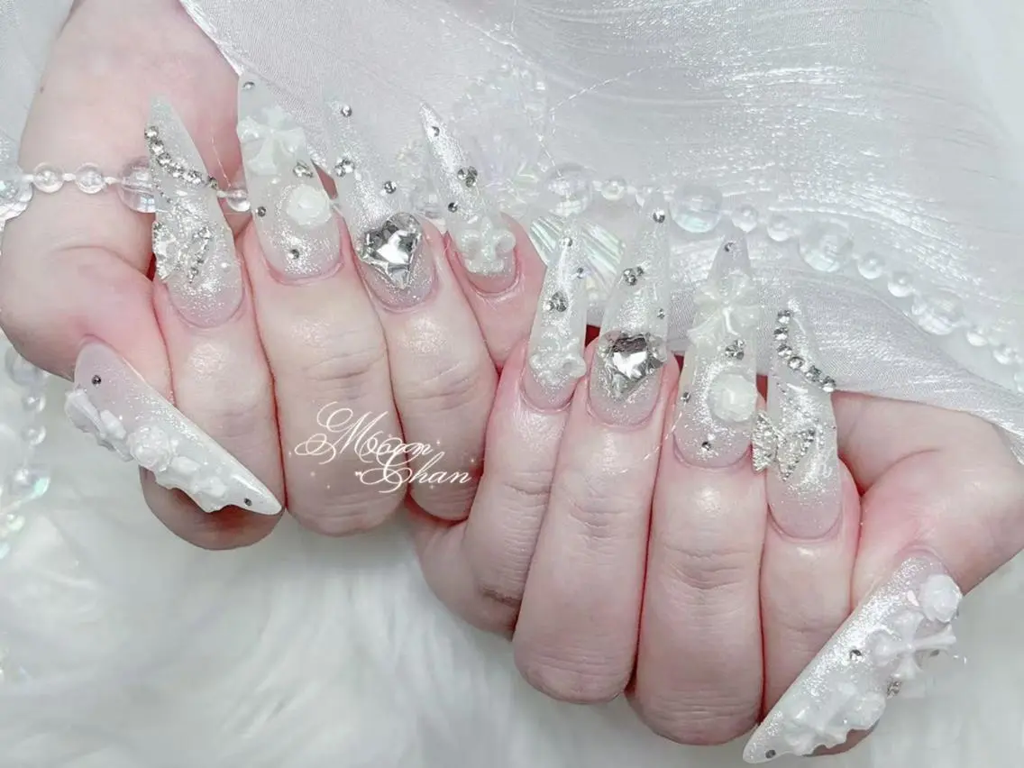 ネイル 長さ出し キラキラネイル 韓国ネイル ロングネイル マグネットネイル ハンドネイル ハンドケア KTNail 🎀 長さ出し専門店のネイルデザイン