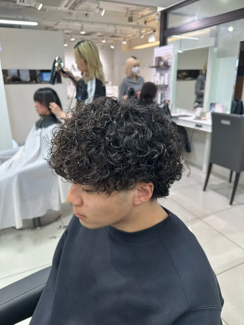 ショート パーマ メンズ メンズウルフカット ウルフカット カット パーマ トリートメント フェザーパーマ職人 🪶ryosukeのヘアスタイル