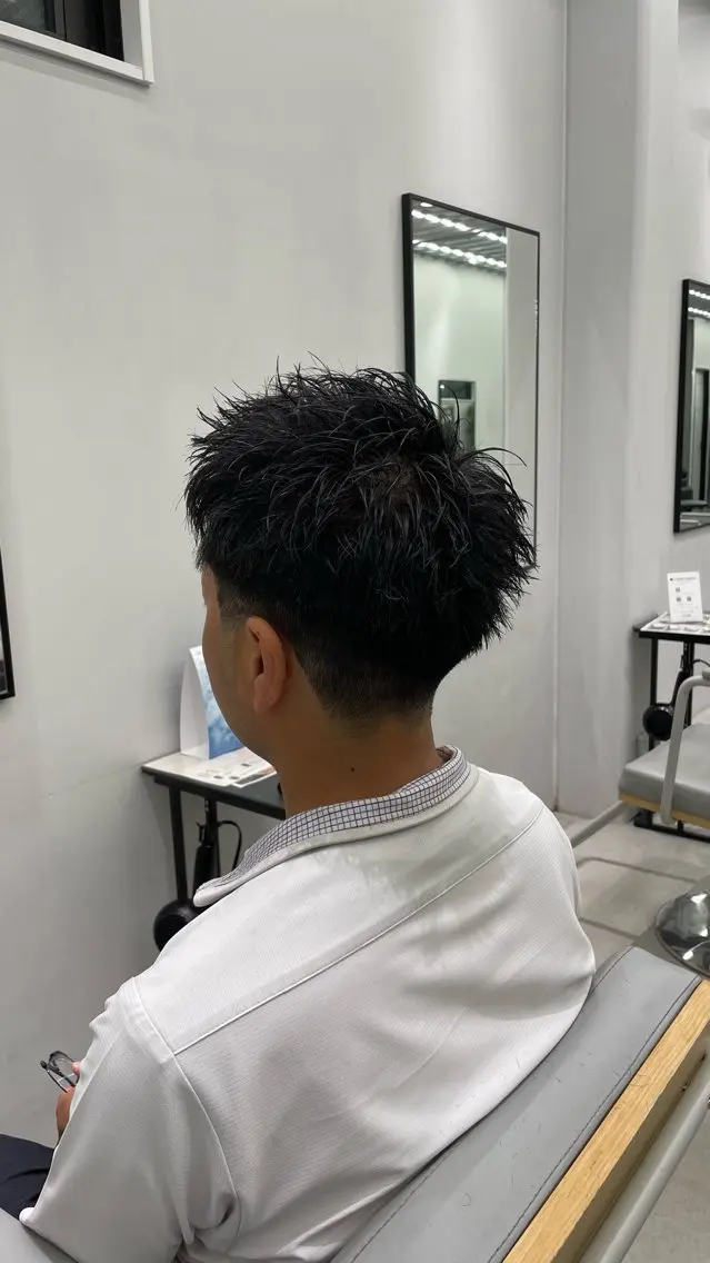 メンズ スパイキーショート 丸岡 成穂のヘアスタイル