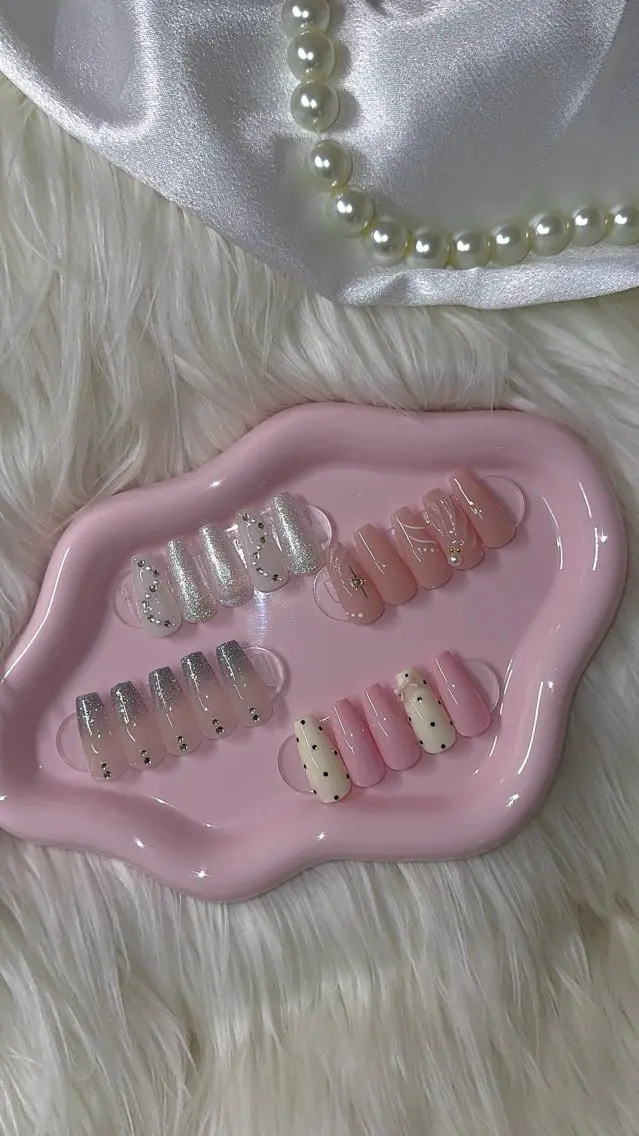 【オフ無】July nail🌻･:*+.の写真