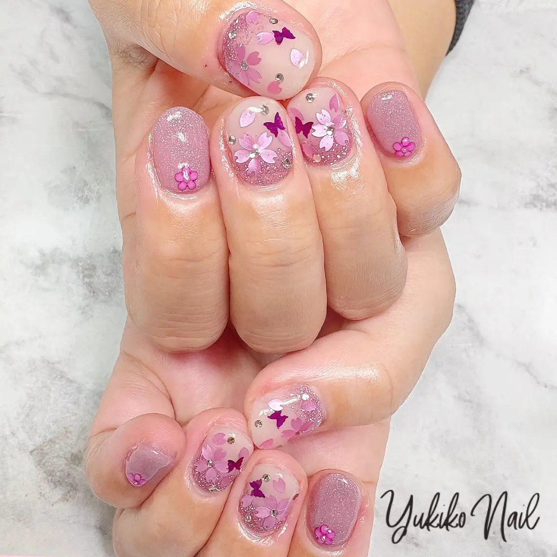 ネイル 桜ネイル グラデーション ホログラムネイル キラキラネイル ピンク ハンドネイル ユキコ ネイルのネイルデザイン