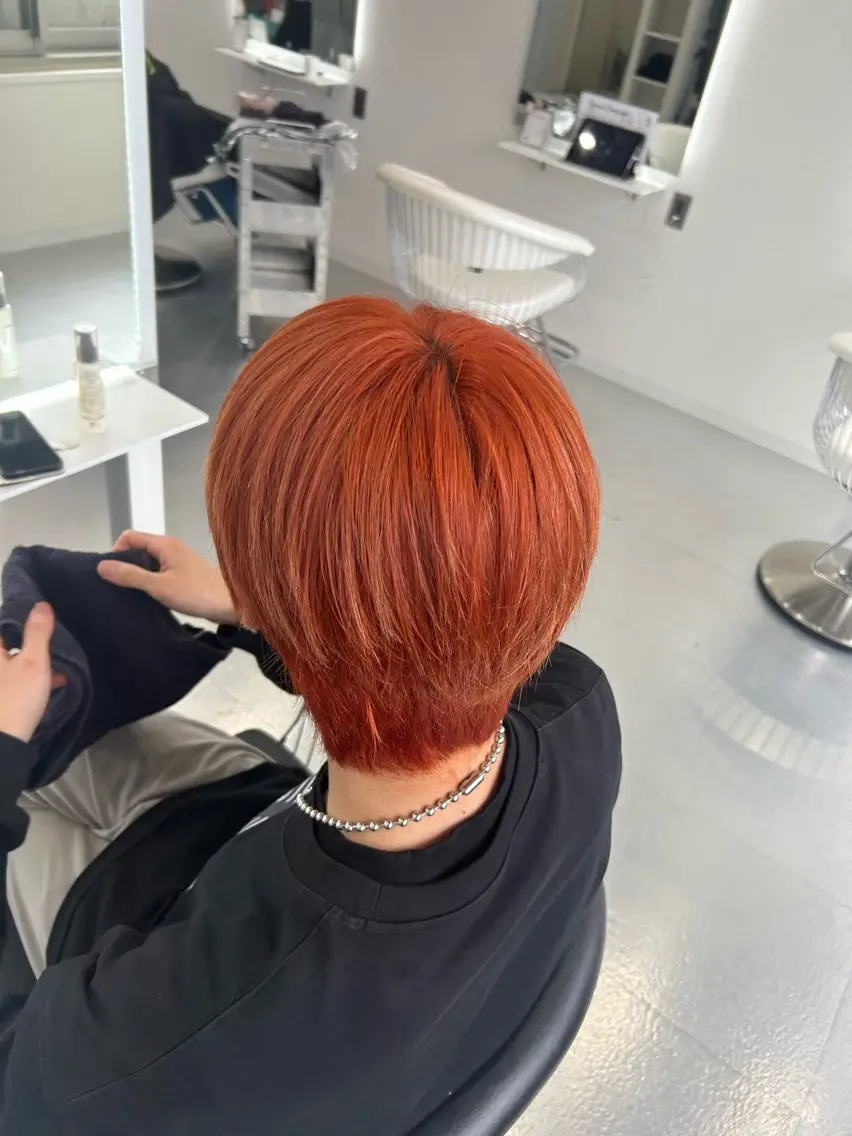 ショート あやめ🪽 オリーブ/ハイトーンのヘアスタイル