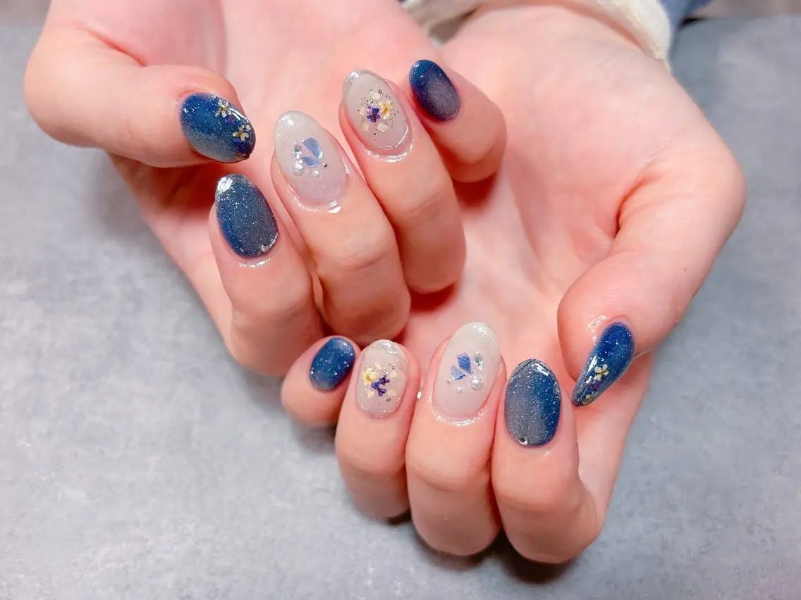 ネイル フラワーネイル ジェルネイル マグネットネイル ミラーネイル ニュアンスネイル ハンドネイル ハンドケア 💫ゆか_ Nailartistのネイルデザイン