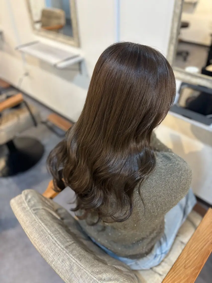 ロング カラー ベージュカラー オリーブベージュ ヘアカラー 山本なつみ/透明感 /レイヤー/ブリーチのヘアスタイル