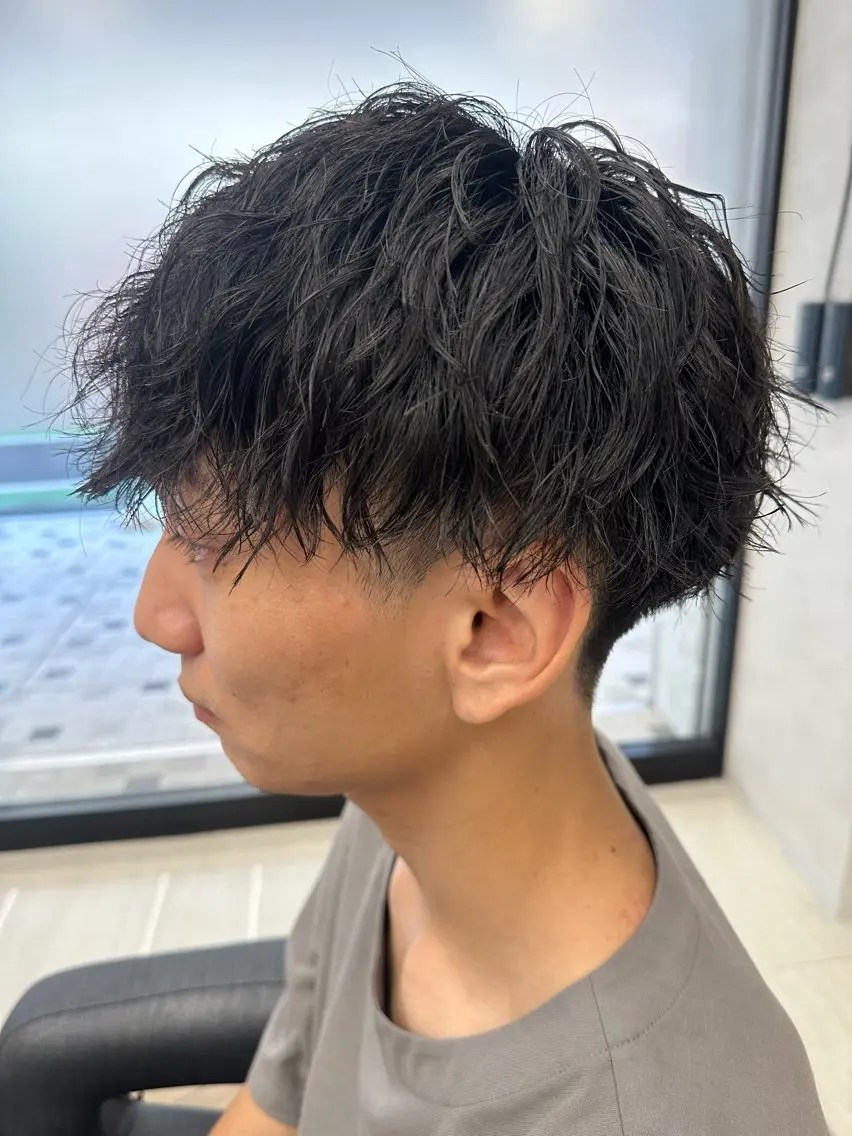 ショート パーマ メンズ メンズパーマ ツイストスパイラルパーマ 波巻きパーマ スパイラルパーマ 💈メンズ特化 美容師サキ💈のヘアスタイル