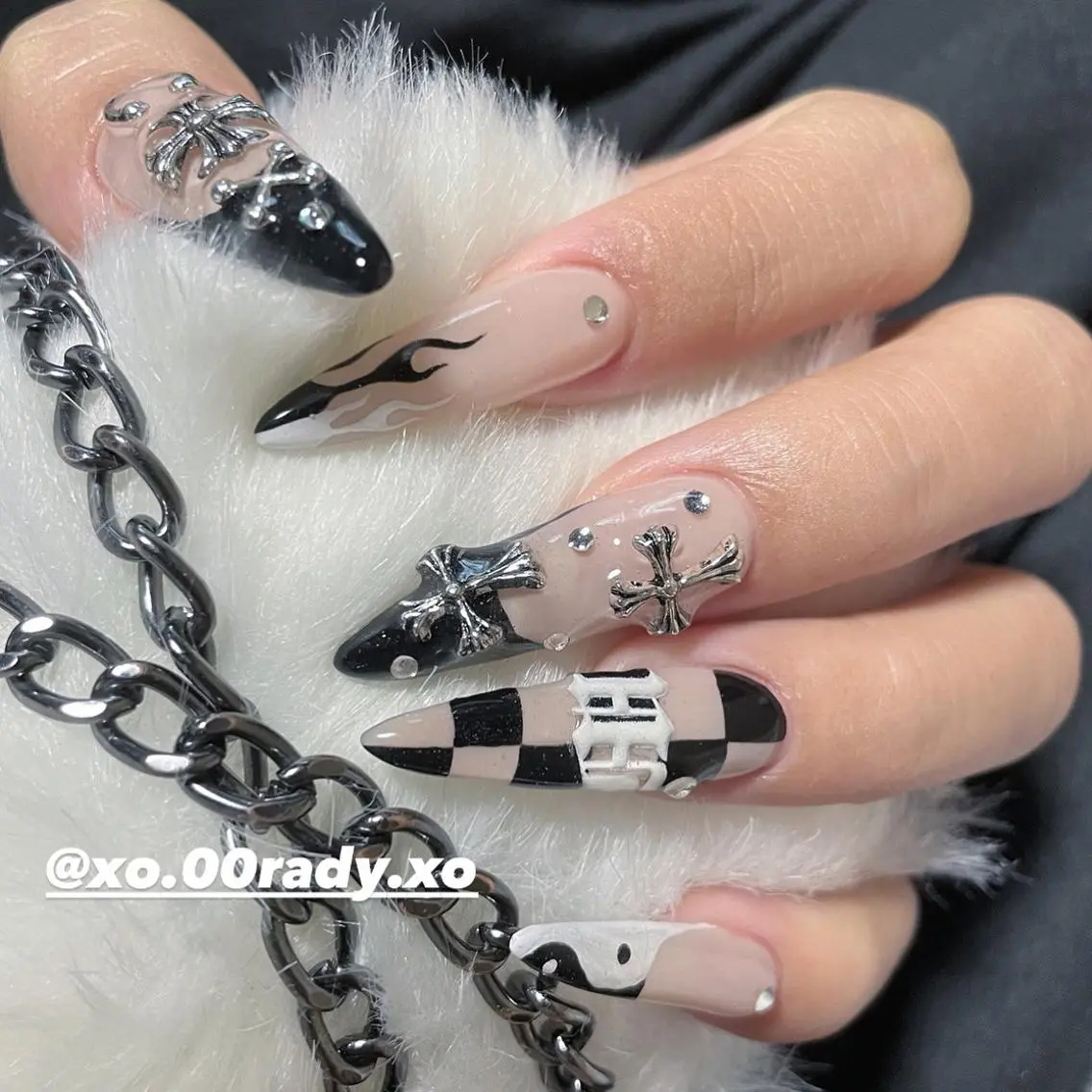 ロング ネイル 持ち込み ⛓Miyu ⛓のネイルデザイン