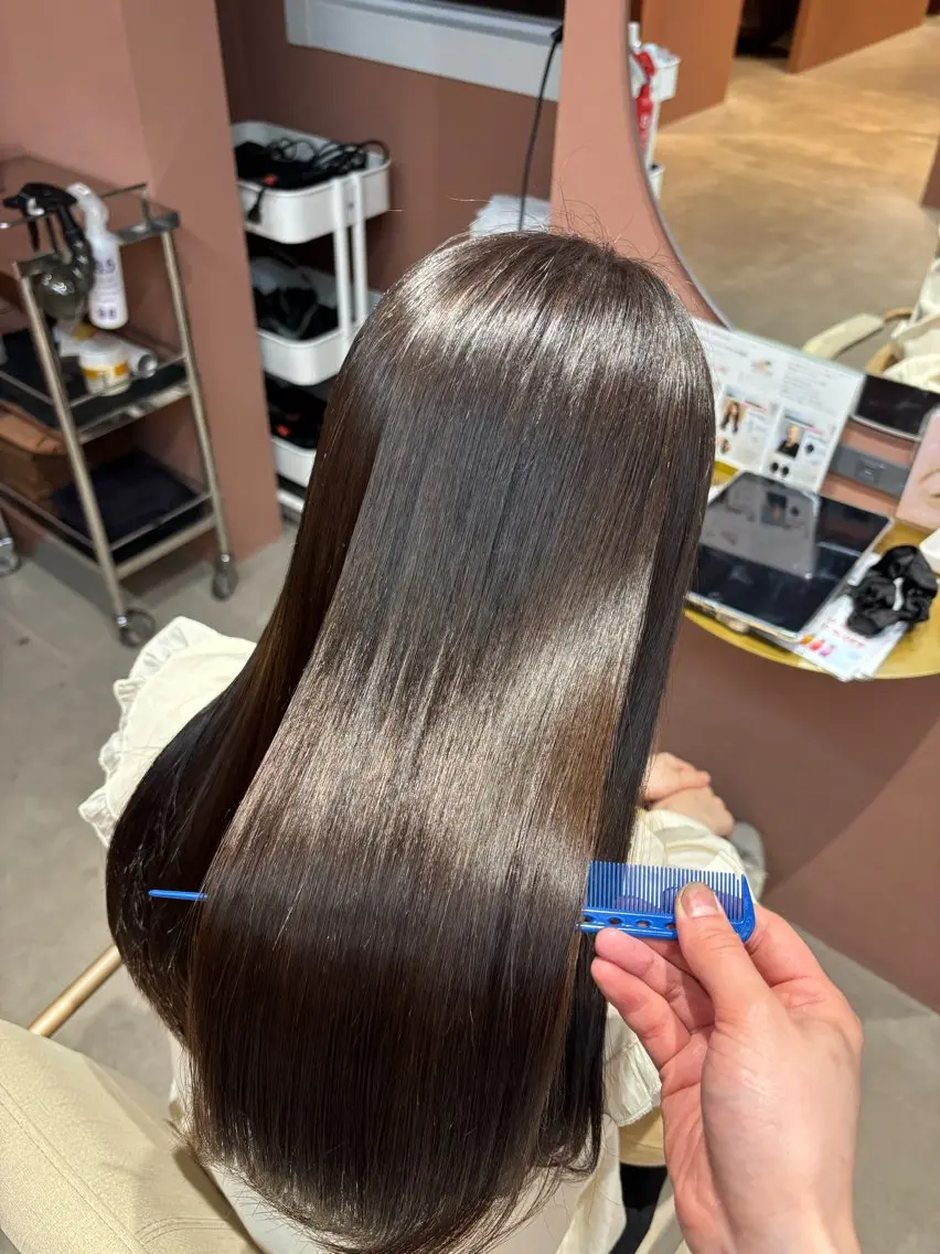 ロング アッシュ アッシュグレー アッシュグレージュ 垣内 彩伽のヘアスタイル